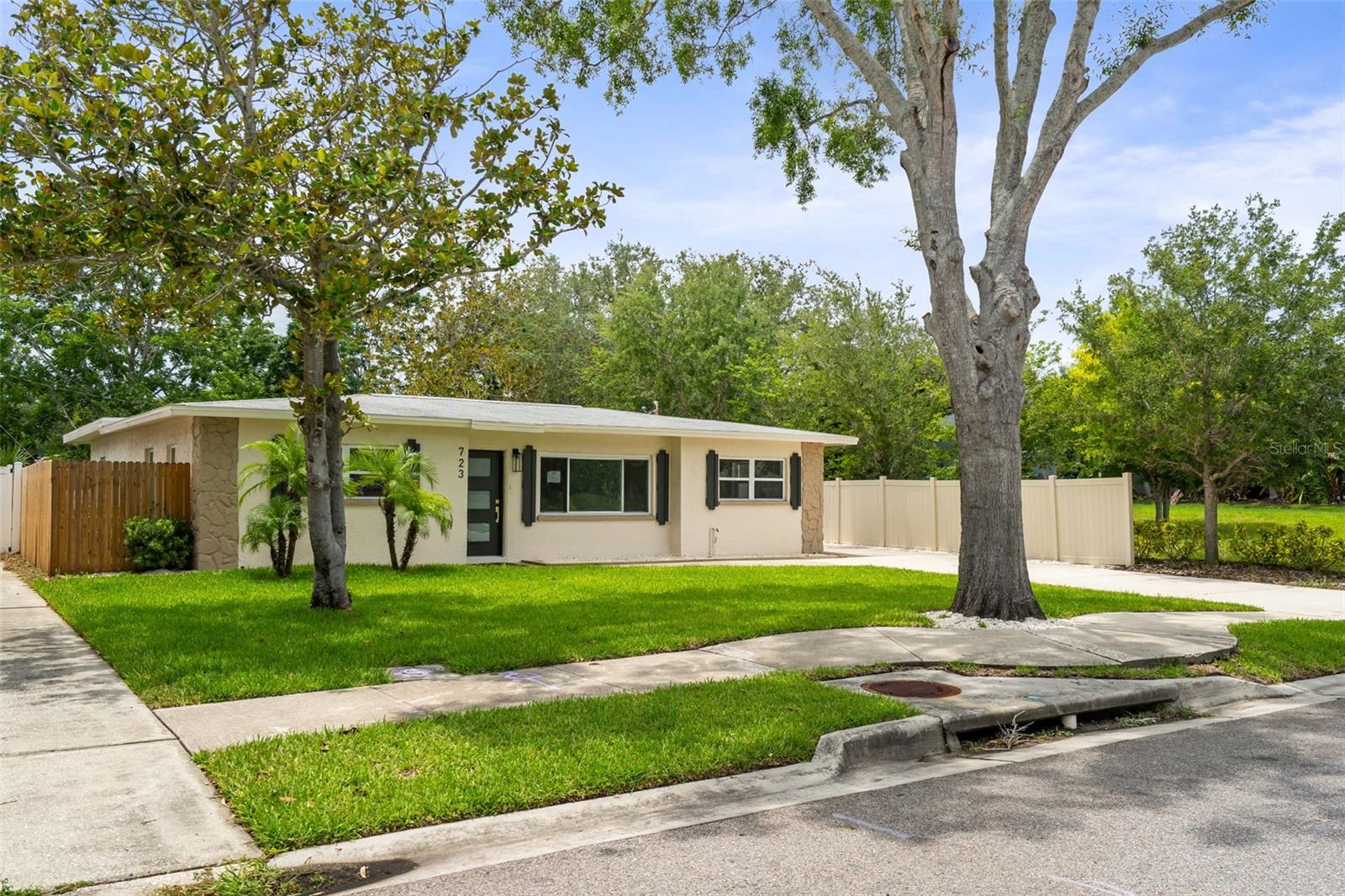 723 W BAYSHORE DR — photo 4