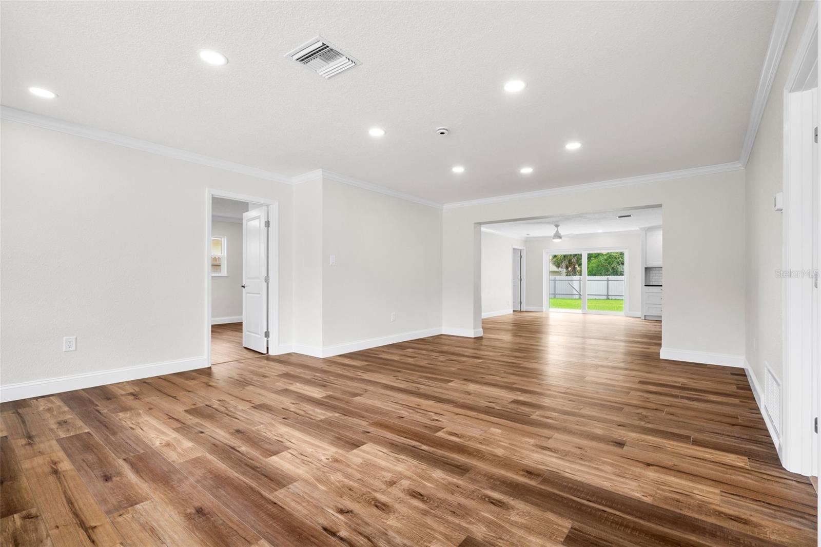723 W BAYSHORE DR — photo 6