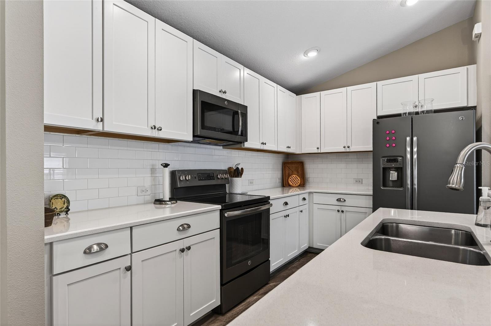 12666 SHIMMERING OAK CIR — photo 25
