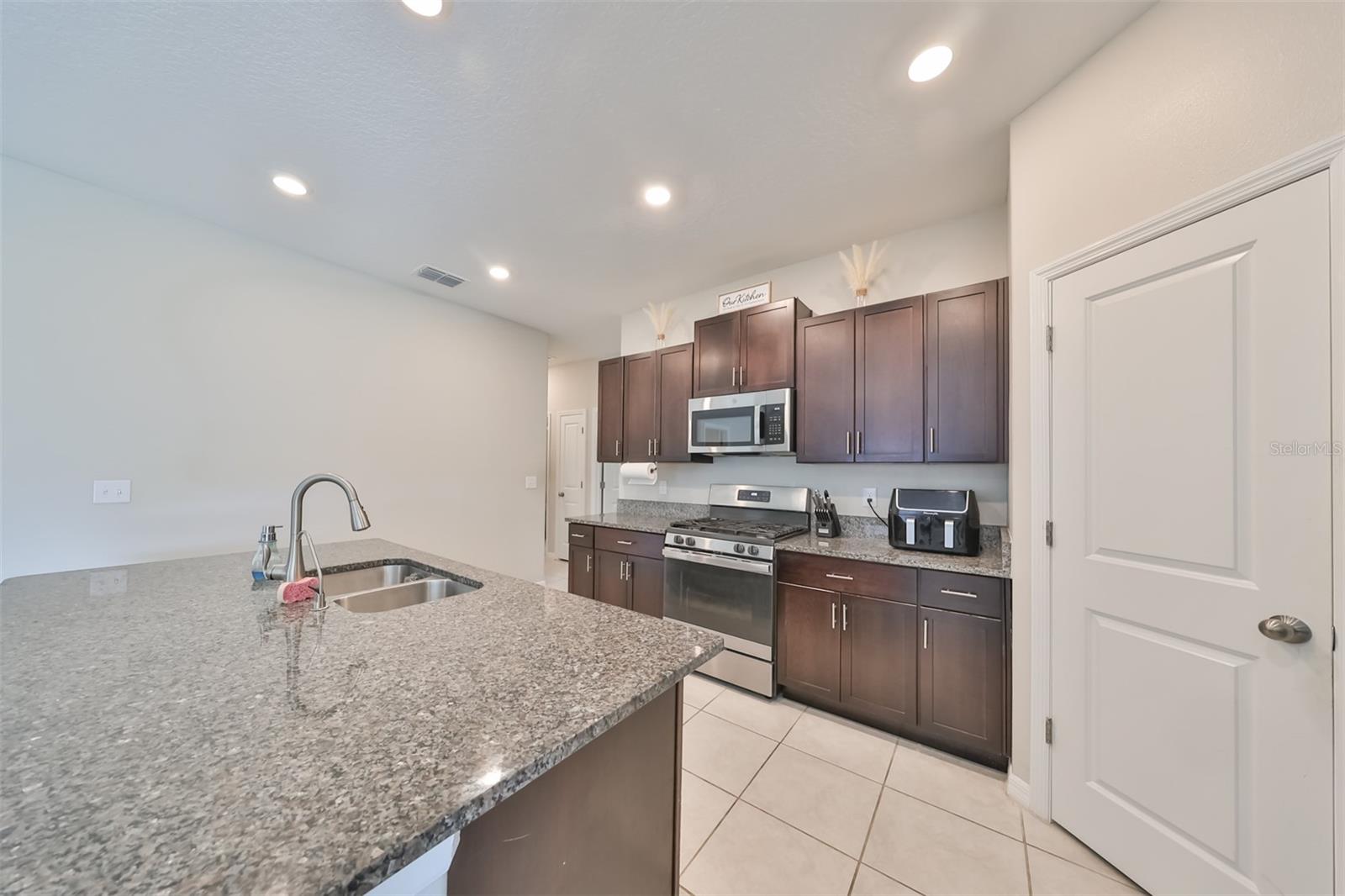 9316 CHANNING HILL DR — photo 16