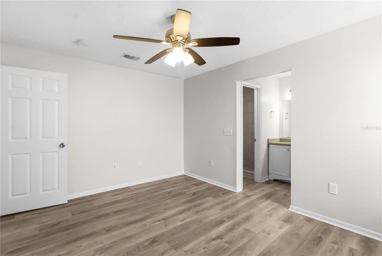 929 SANDYWOOD DR — photo 31
