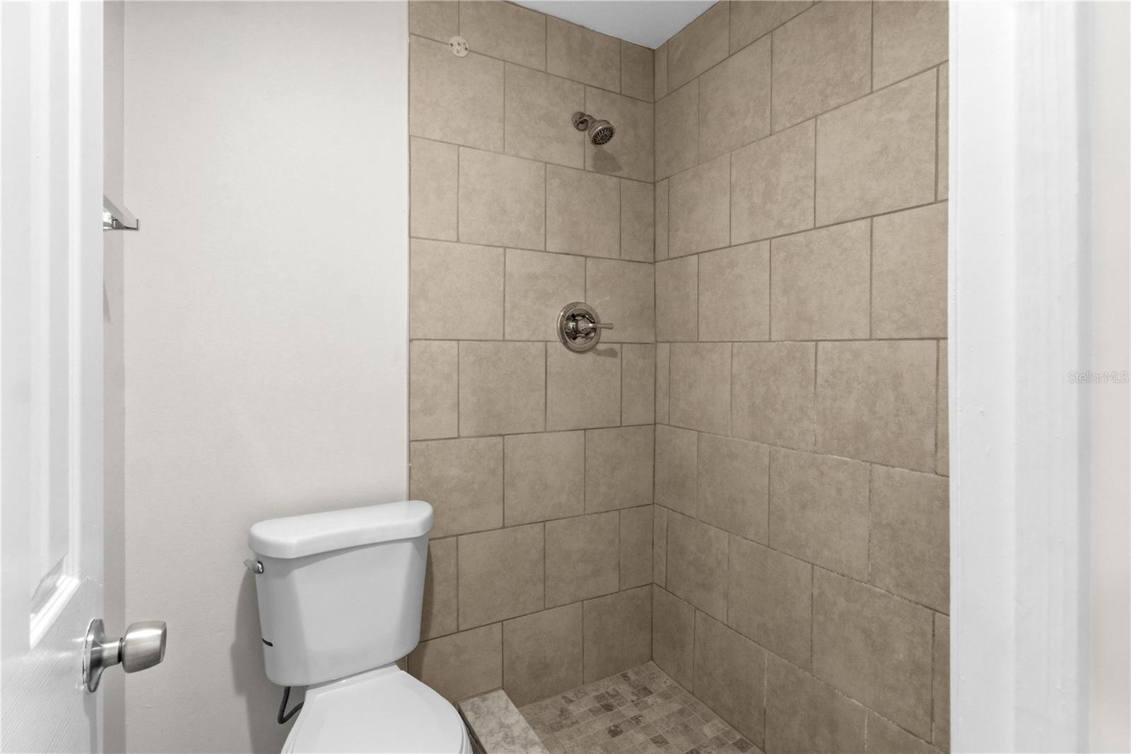 929 SANDYWOOD DR — photo 17