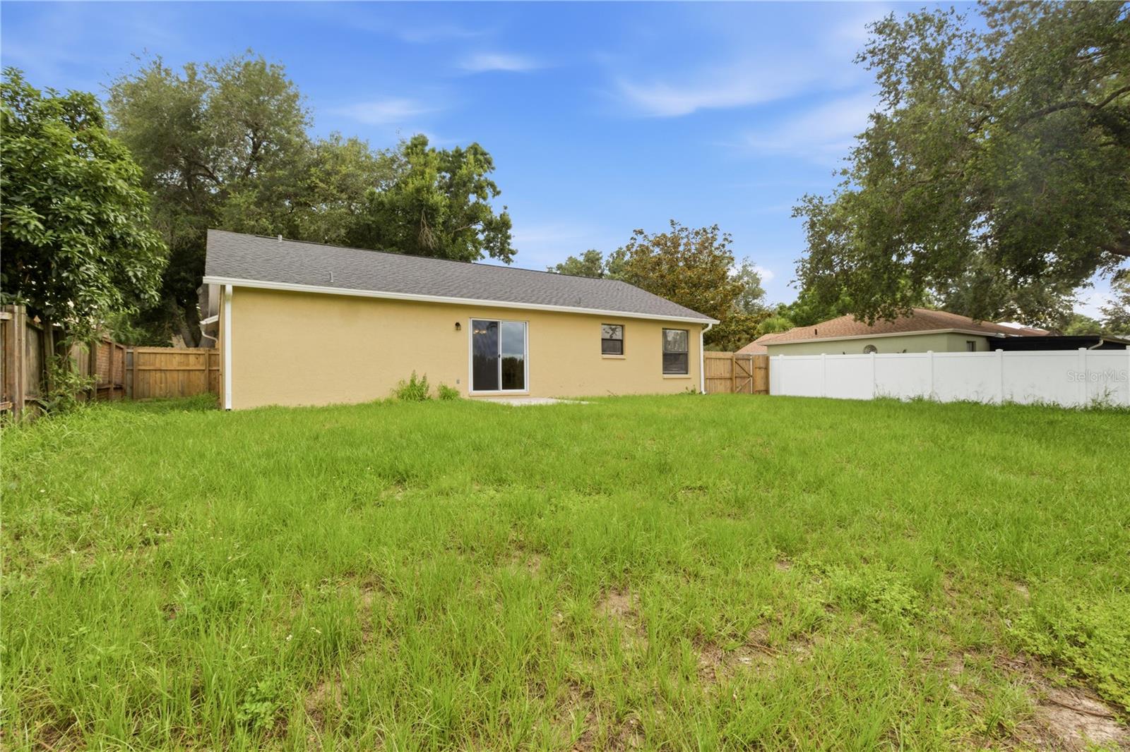 929 SANDYWOOD DR — photo 25