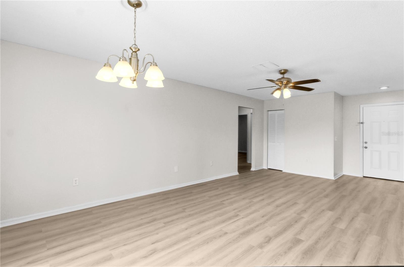 929 SANDYWOOD DR — photo 8