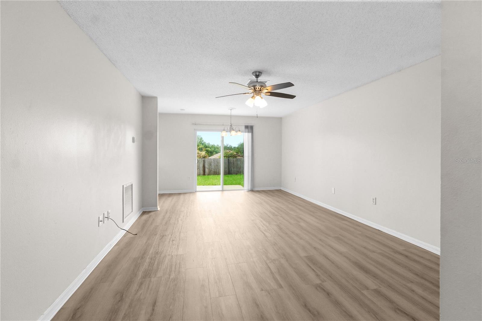 929 SANDYWOOD DR — photo 13