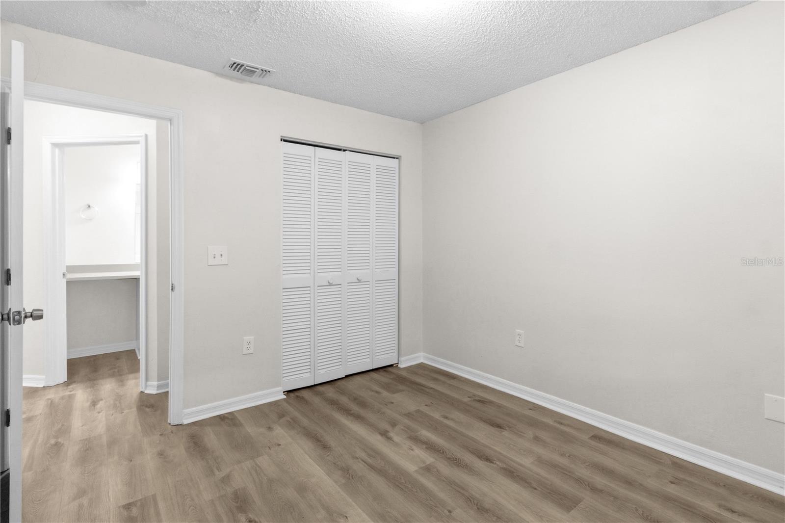 929 SANDYWOOD DR — photo 21