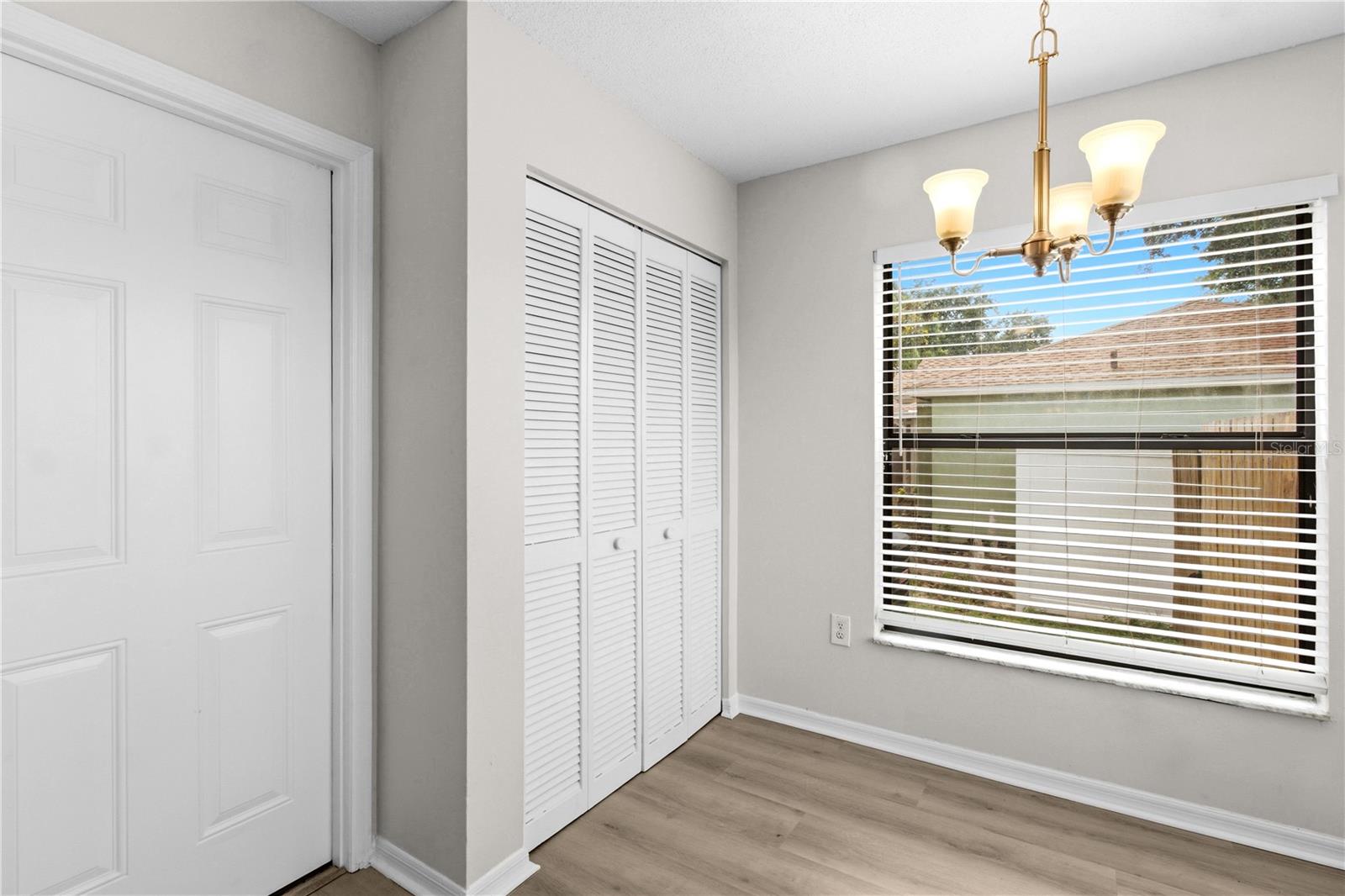 929 SANDYWOOD DR — photo 34