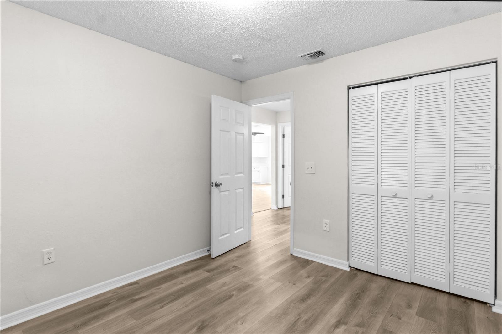 929 SANDYWOOD DR — photo 22
