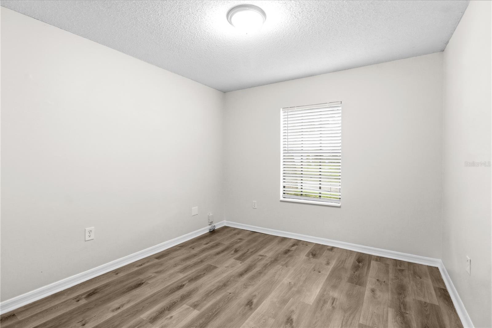 929 SANDYWOOD DR — photo 29