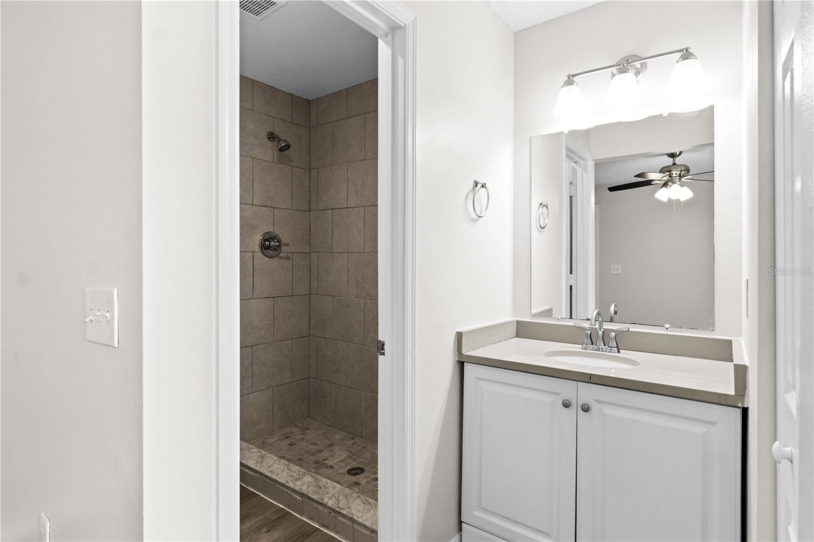 929 SANDYWOOD DR — photo 32