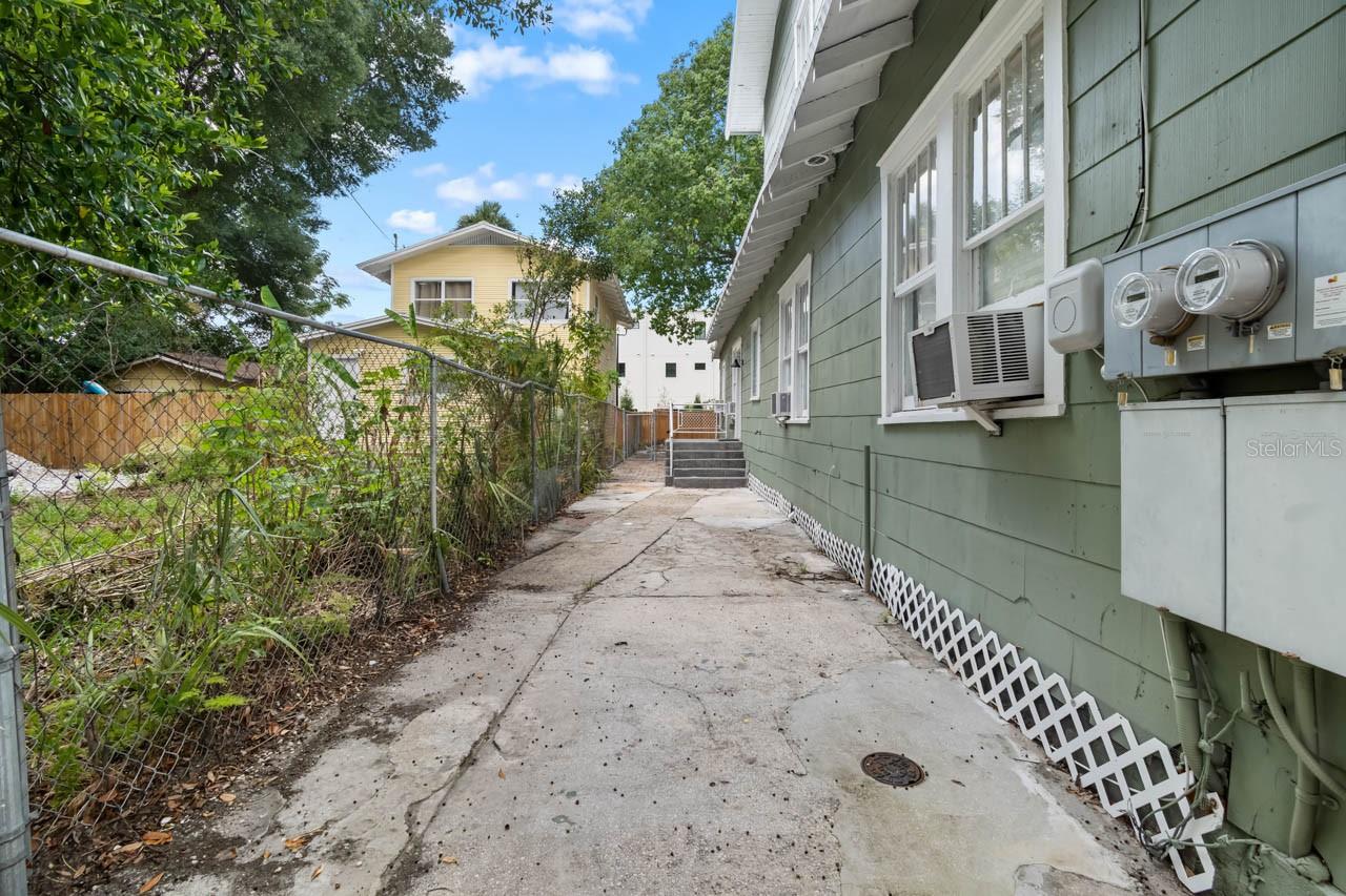1305 E 17TH AVE — photo 23