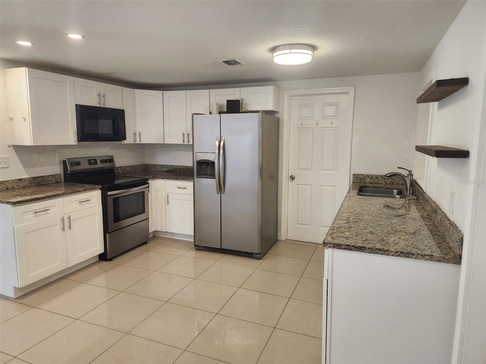 8518 WOODLAKE DR — photo 12