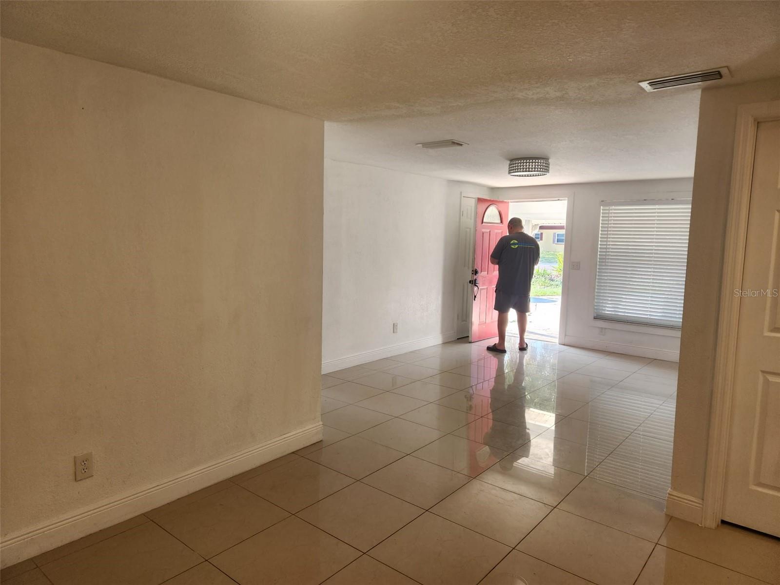 8518 WOODLAKE DR — photo 4