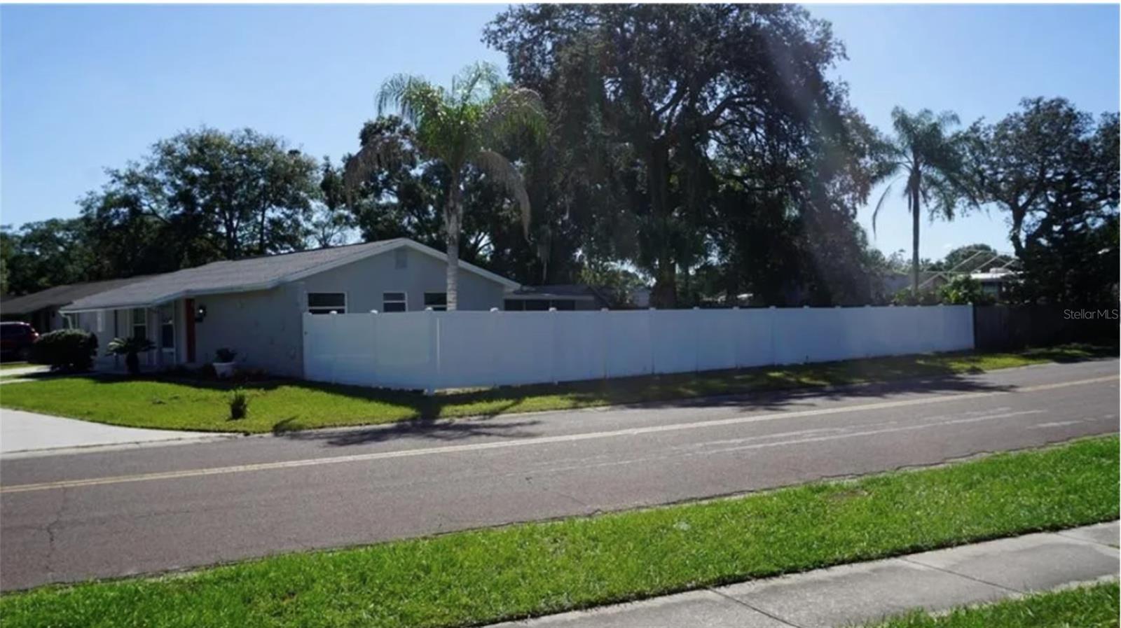 8518 WOODLAKE DR — photo 2