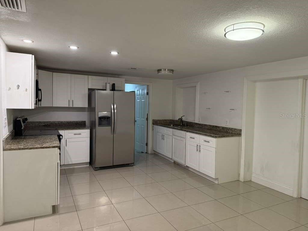8518 WOODLAKE DR — photo 10