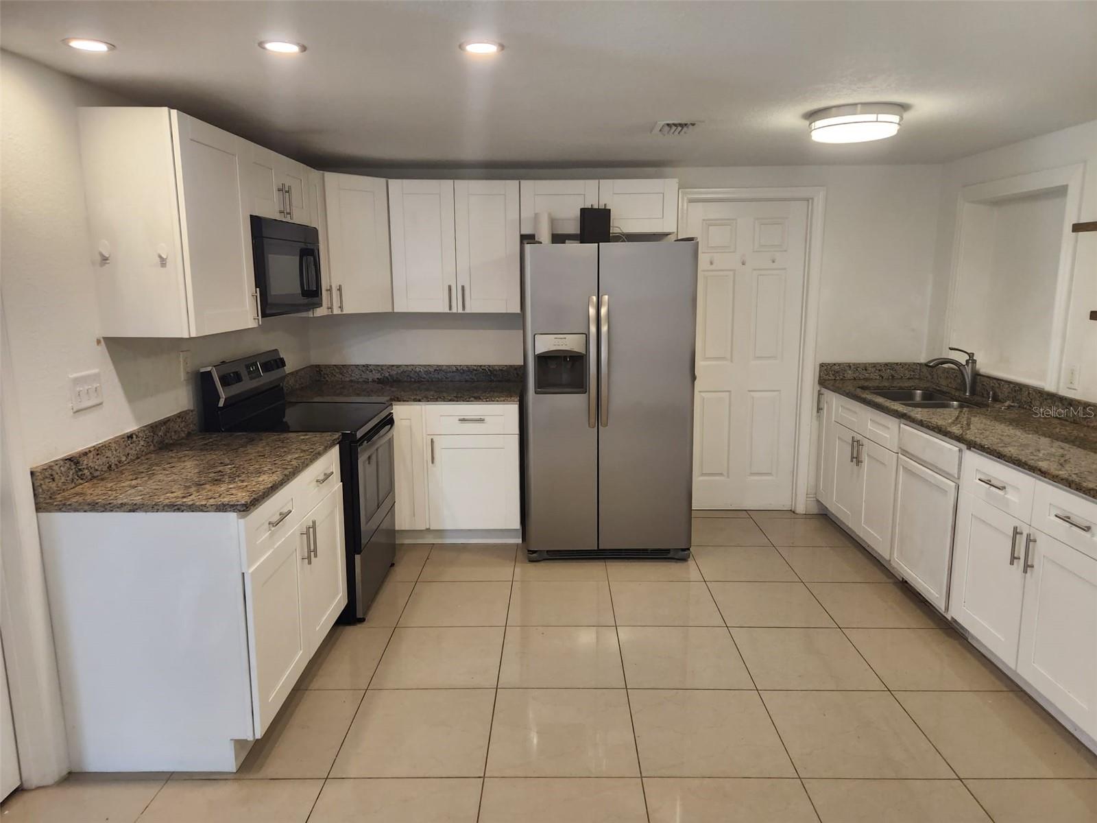 8518 WOODLAKE DR — photo 9