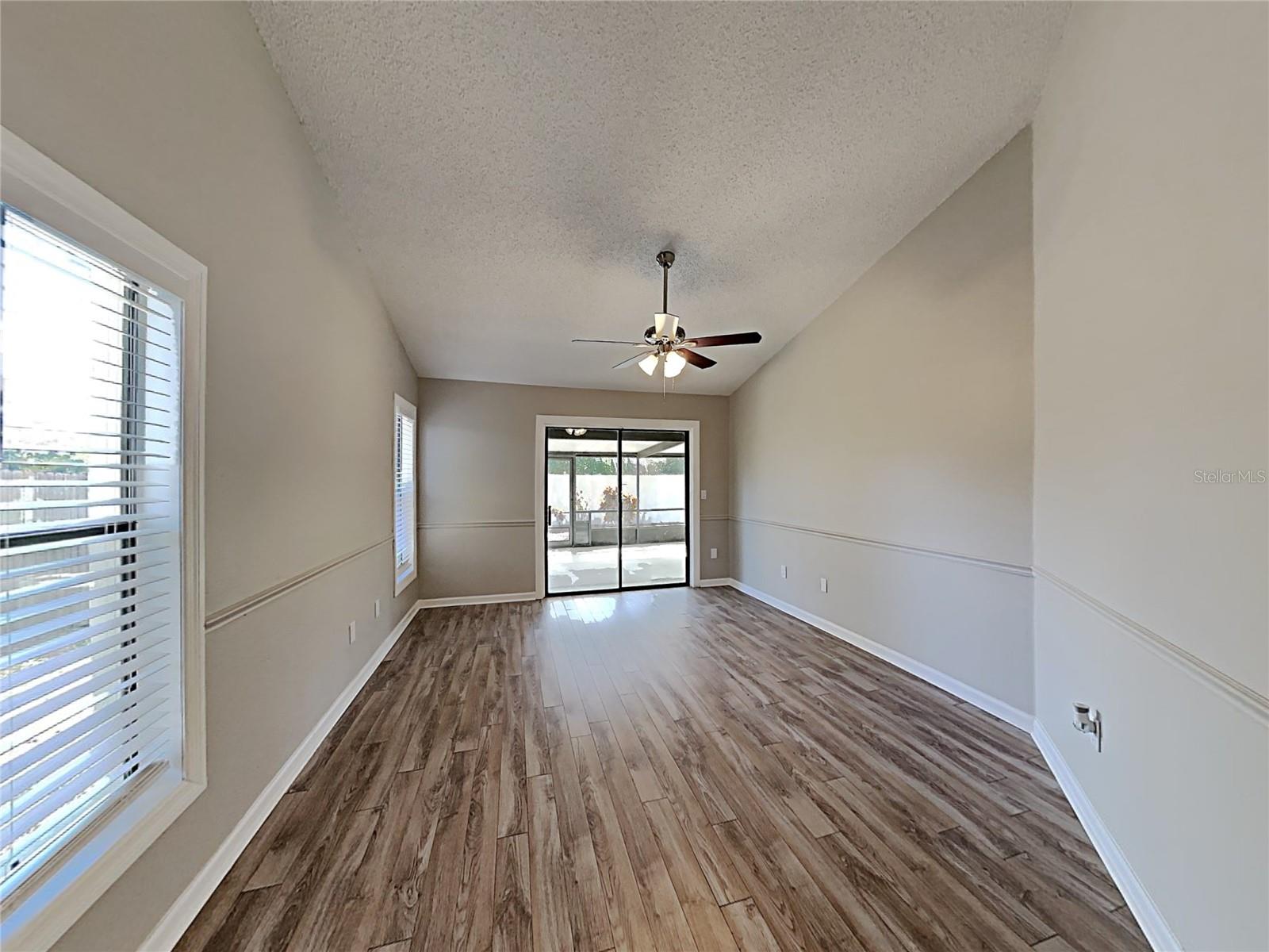 11701 LYNMOOR DR — photo 19