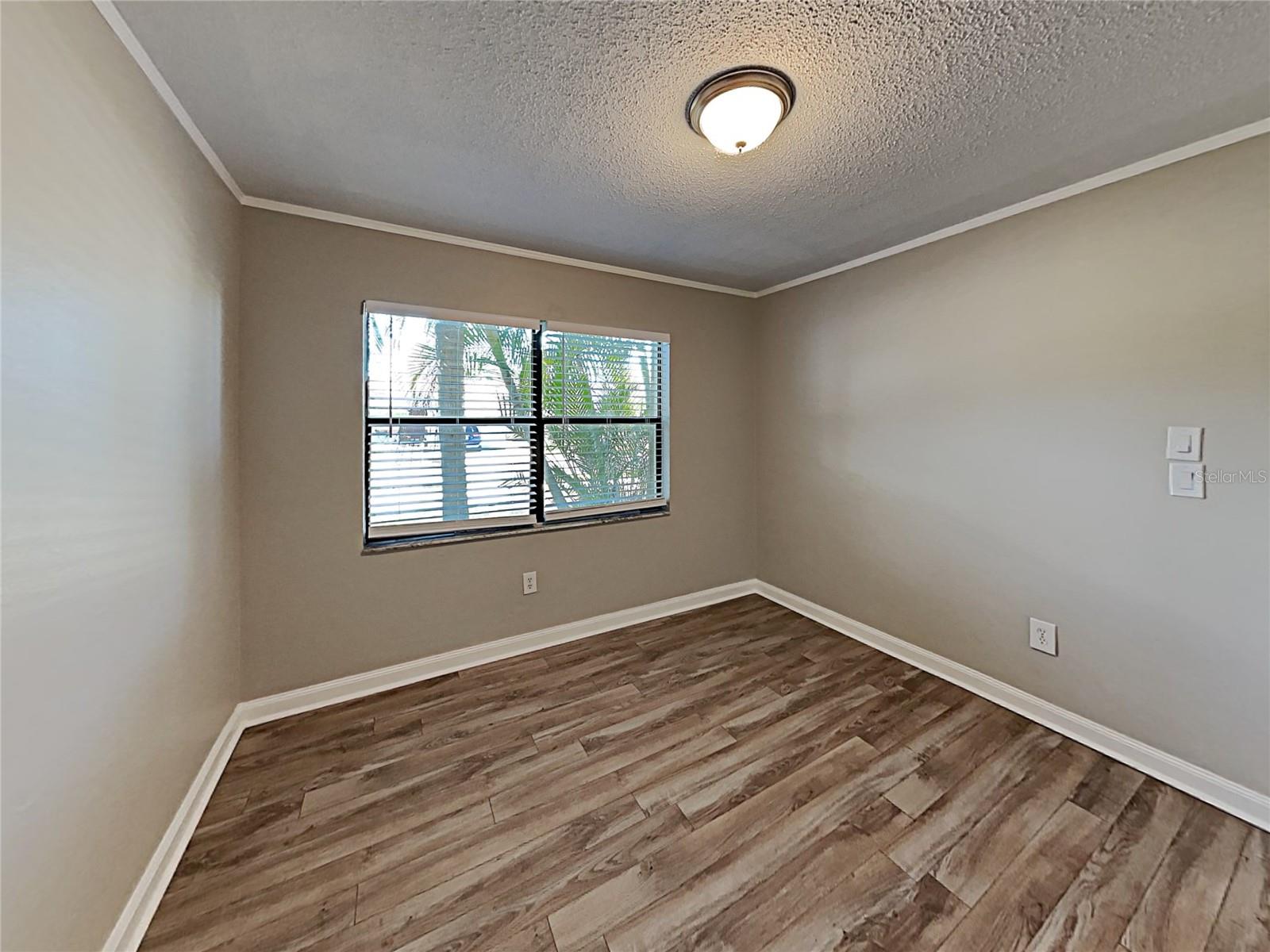 11701 LYNMOOR DR — photo 13