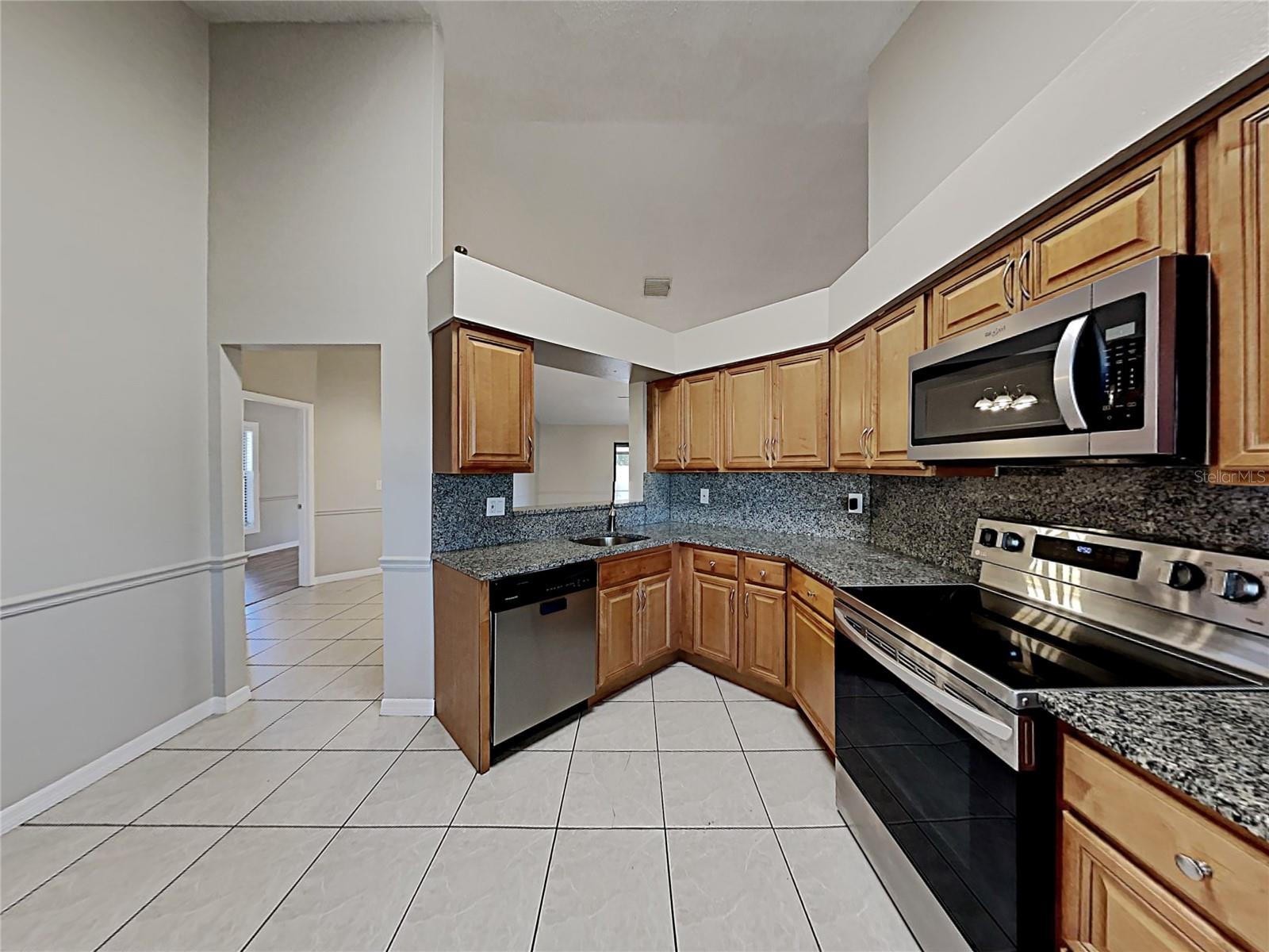 11701 LYNMOOR DR — photo 6
