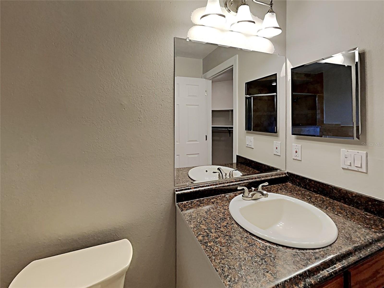 11701 LYNMOOR DR — photo 11