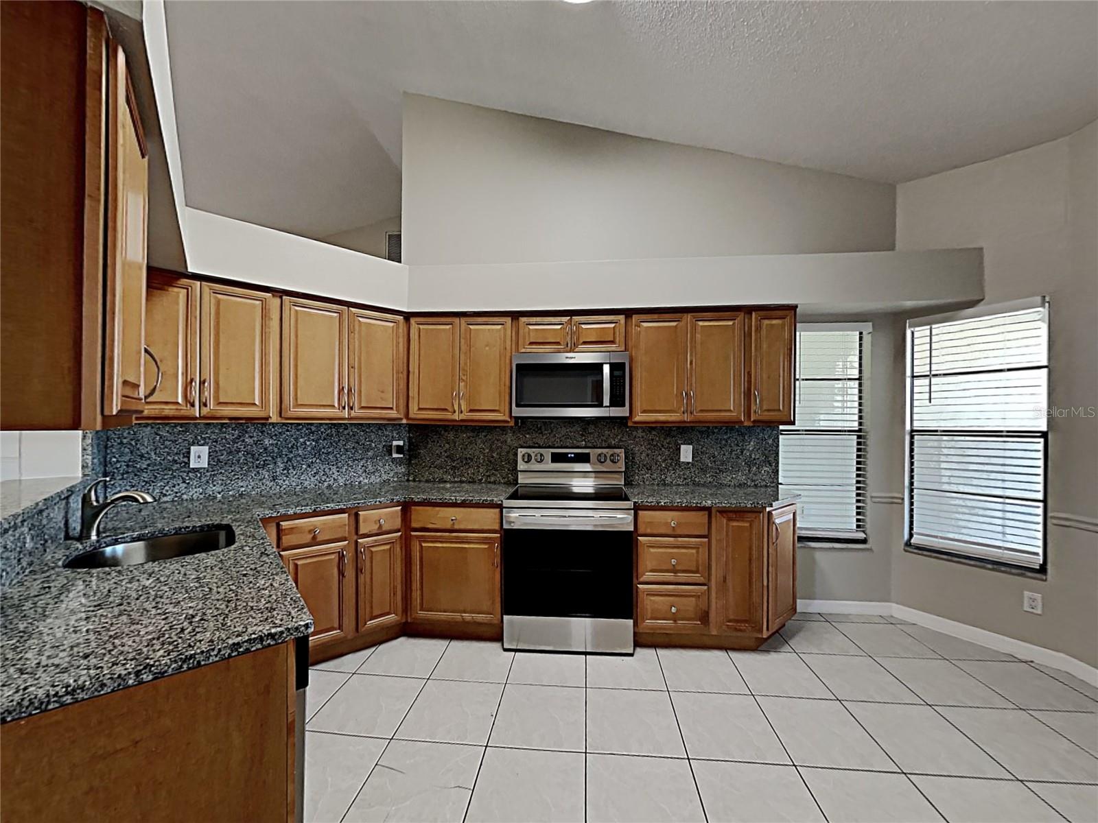 11701 LYNMOOR DR — photo 5