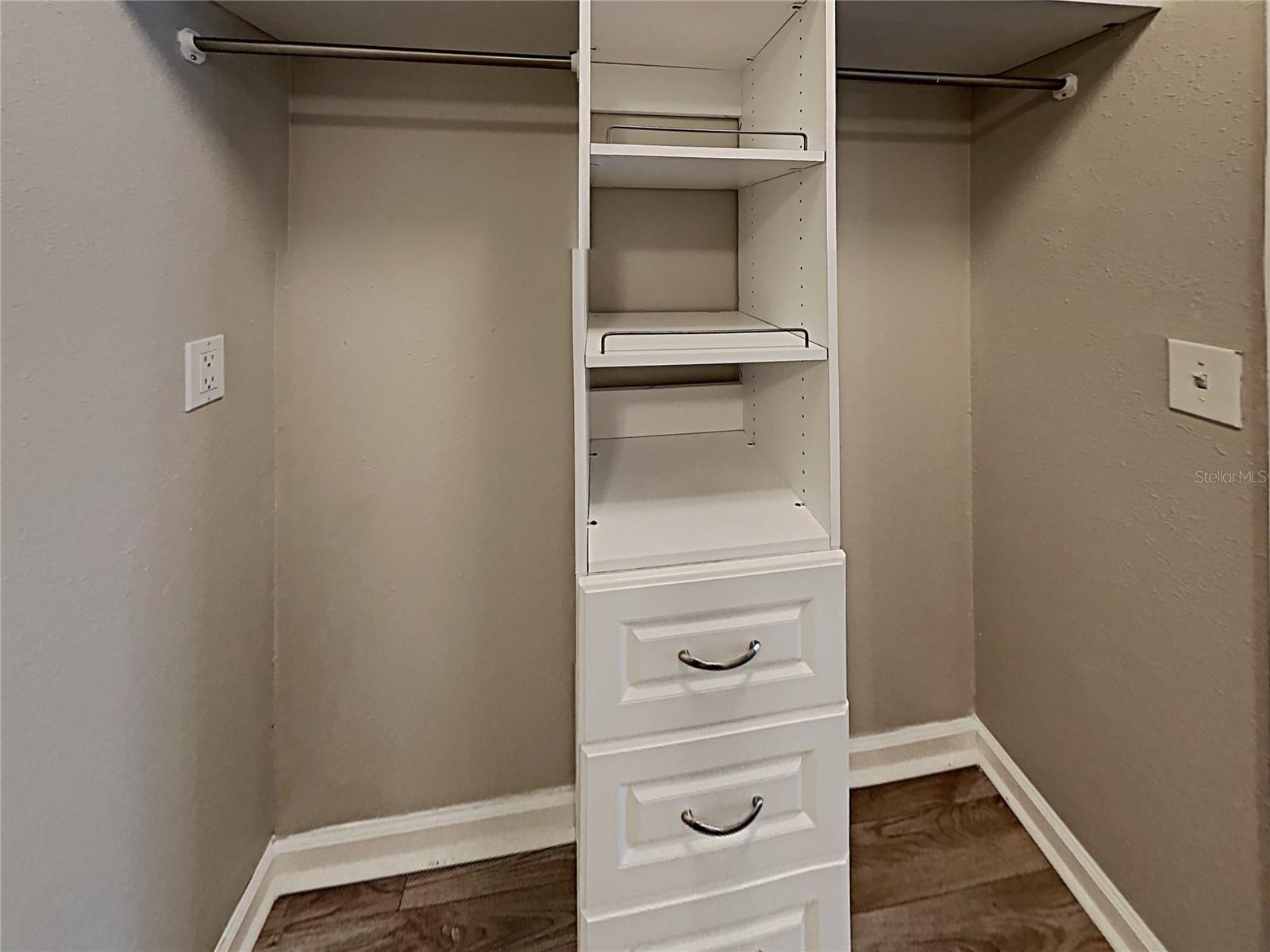 11701 LYNMOOR DR — photo 10