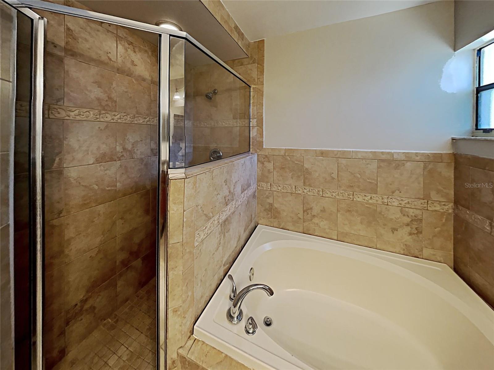 11701 LYNMOOR DR — photo 9