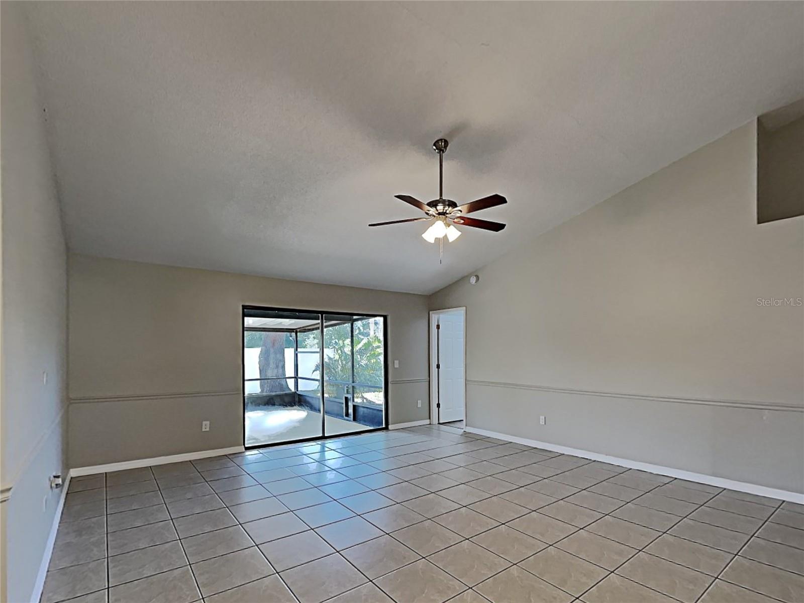11701 LYNMOOR DR — photo 4