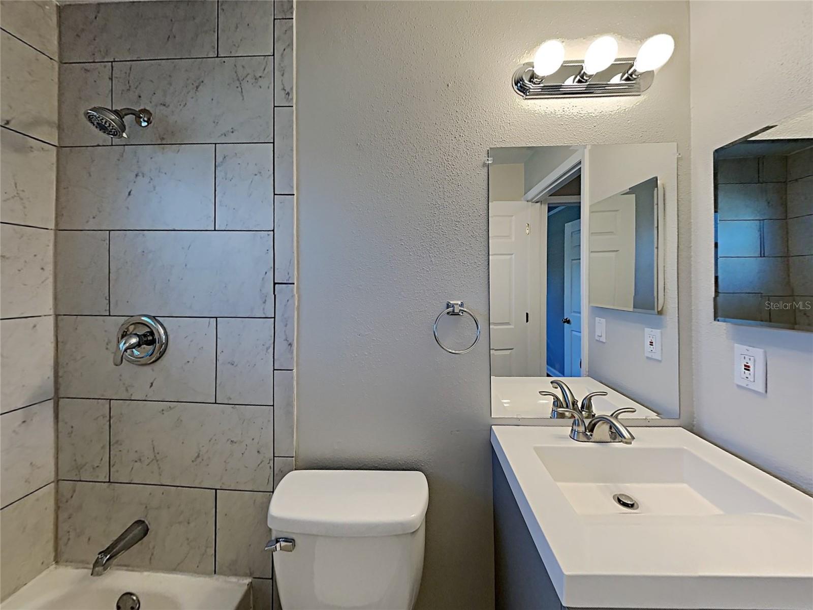 11701 LYNMOOR DR — photo 20