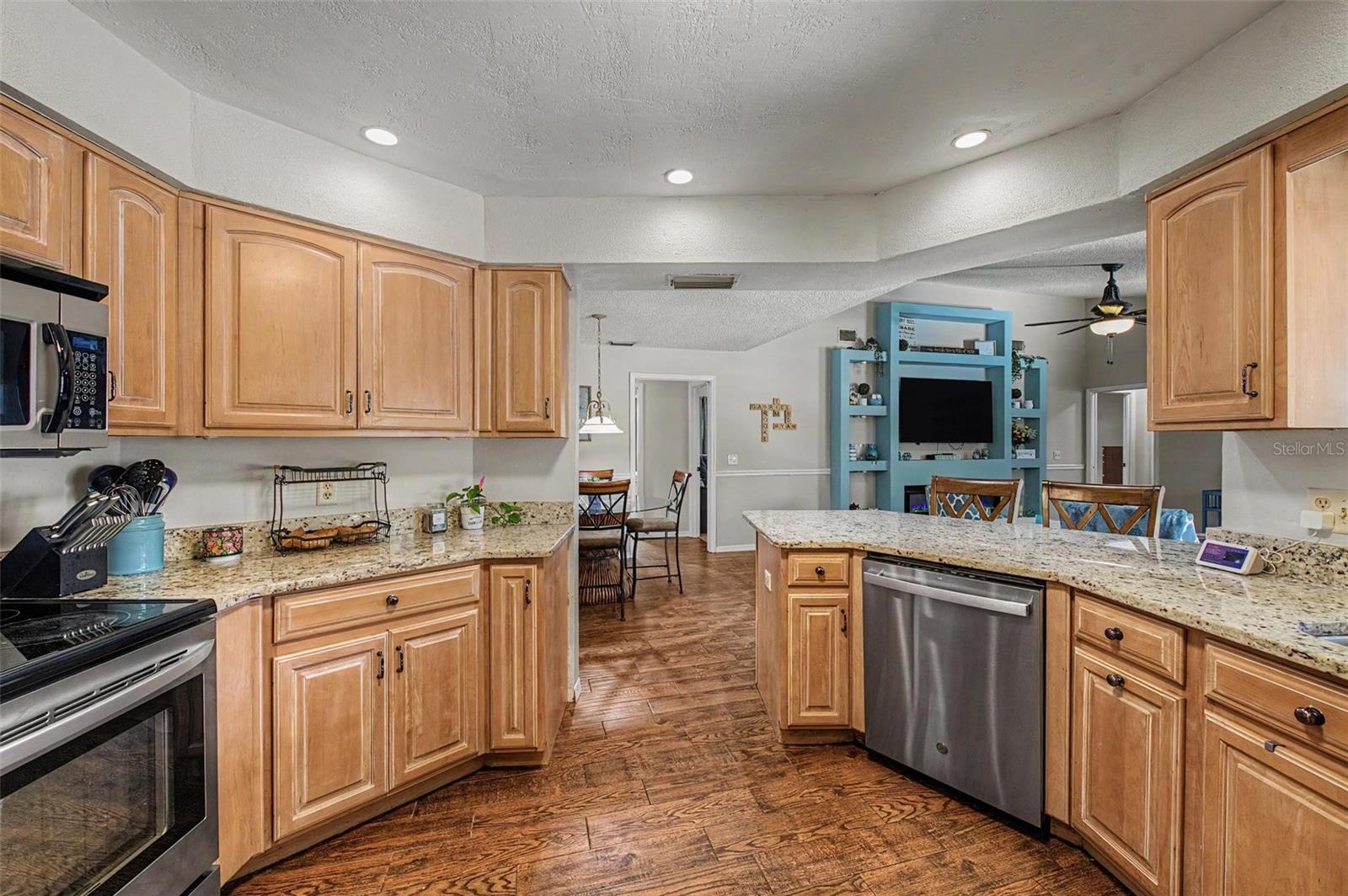 3916 BROOMSEDGE LN — photo 20