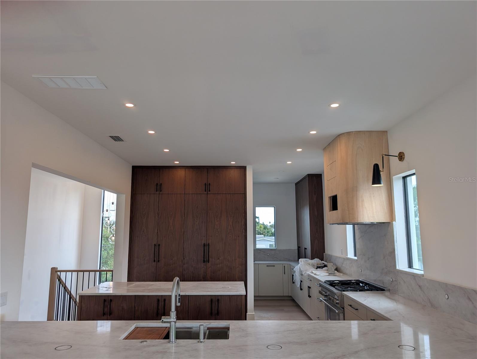 4086 13TH LN NE — photo 4