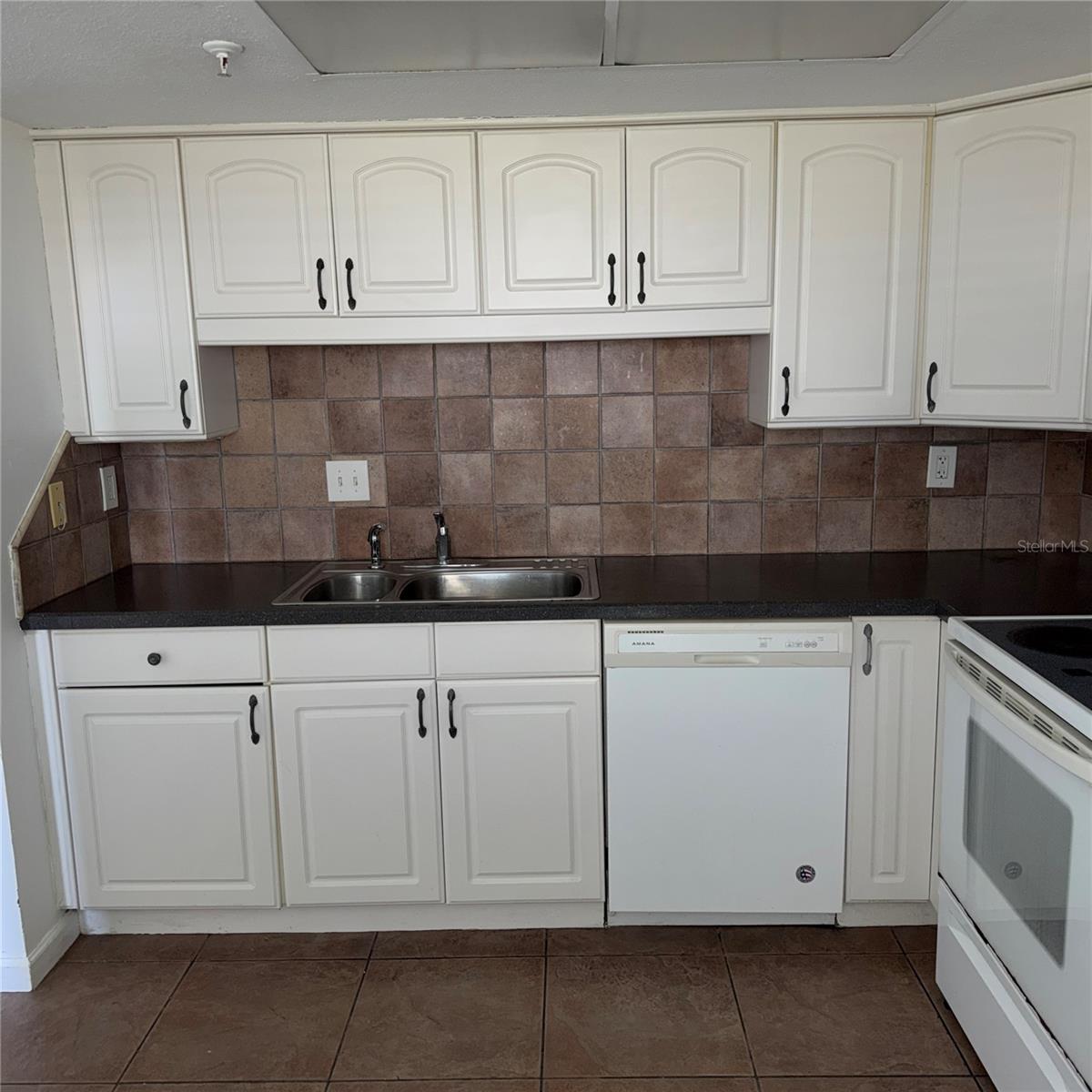201 W LAUREL ST #703 — photo 10