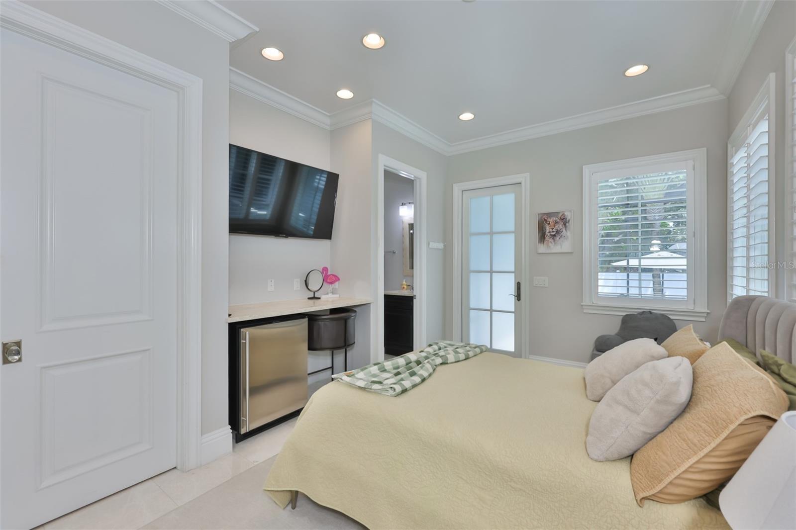 629 RIVIERA DR — photo 48