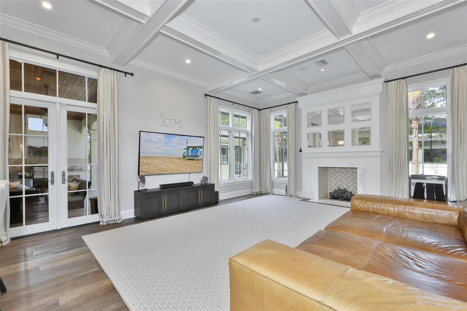 629 RIVIERA DR — photo 10
