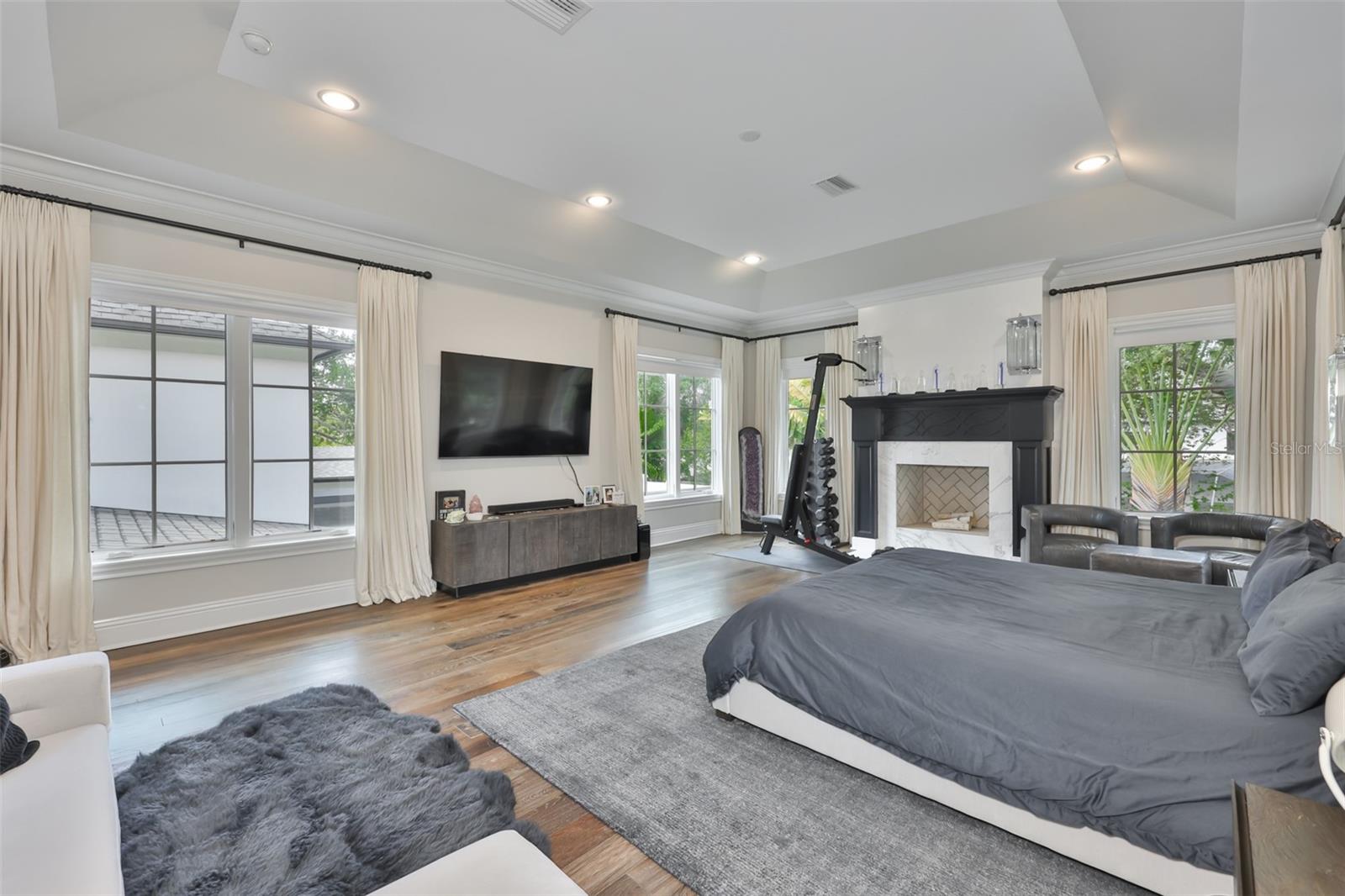 629 RIVIERA DR — photo 34