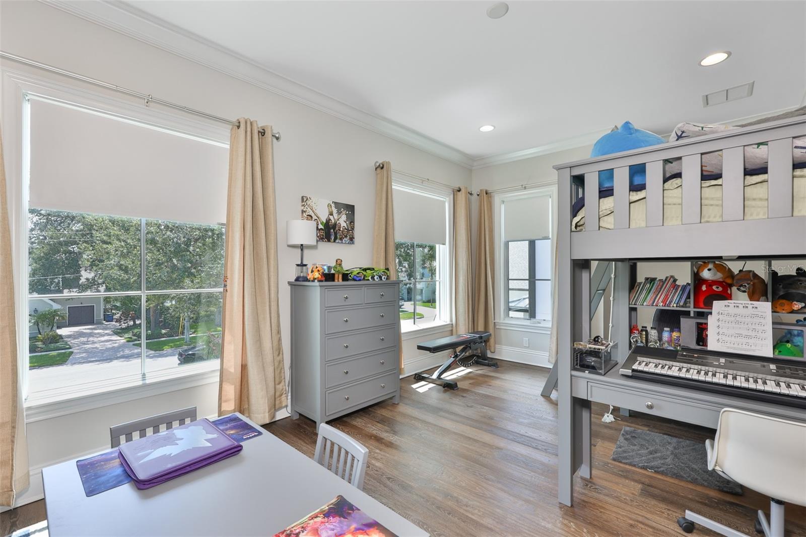 629 RIVIERA DR — photo 23