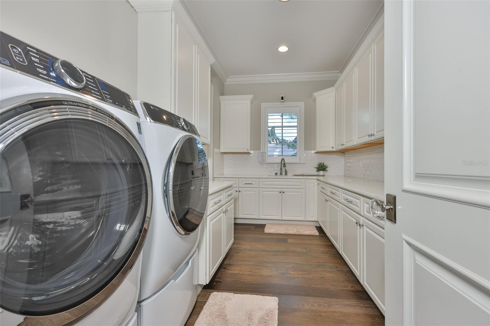 629 RIVIERA DR — photo 27