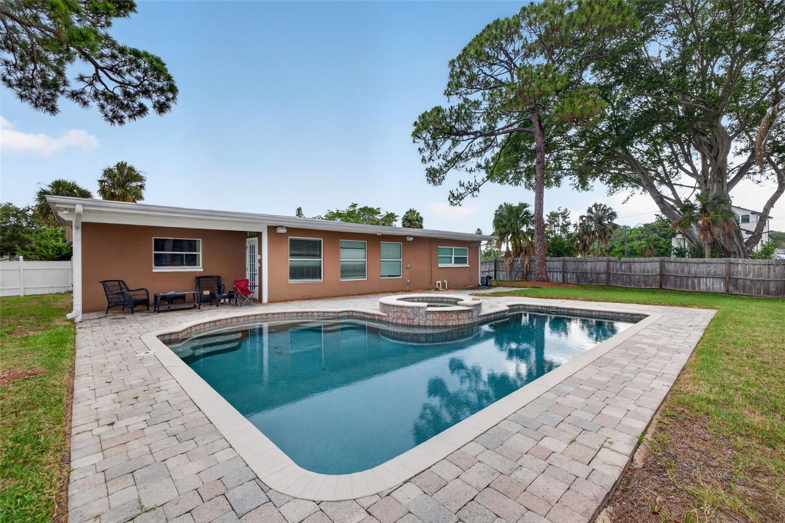 4627 VENETIAN BLVD NE — photo 4