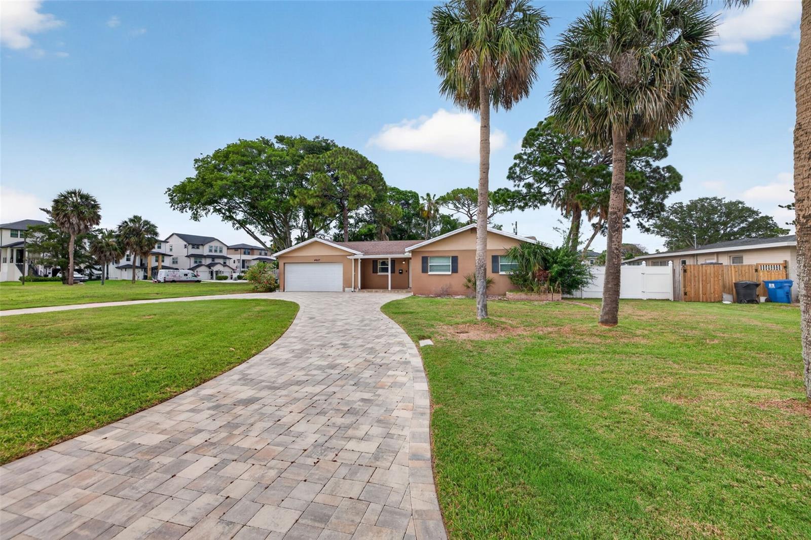 4627 VENETIAN BLVD NE — photo 3
