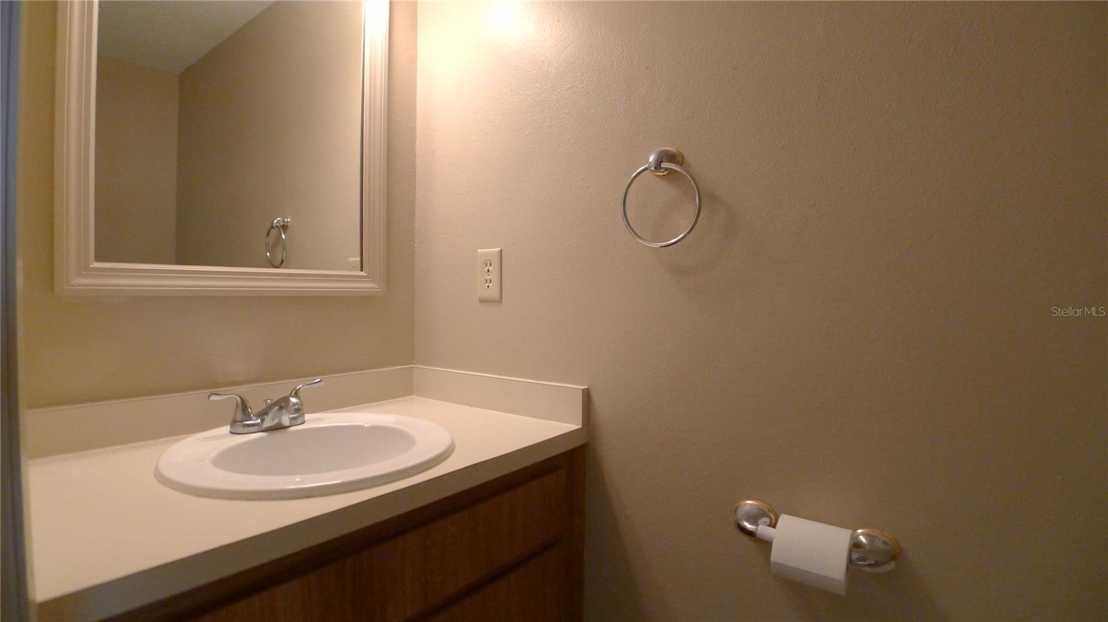 608 LYNCHBURG DR — photo 5