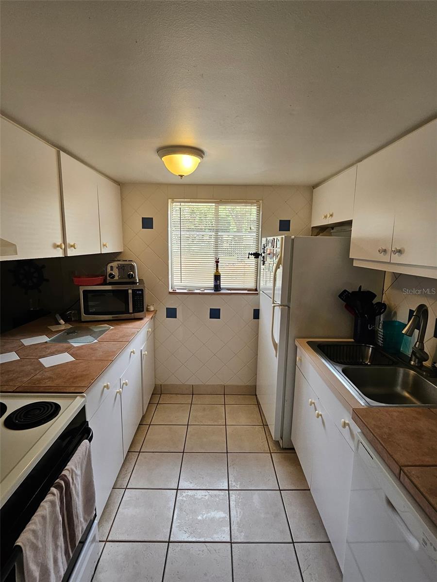 2613 PINE LAKE TER #B — photo 3