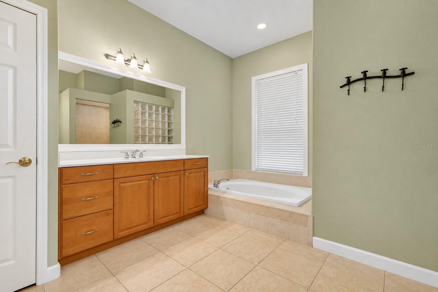 6130 BRIDLEFORD DR — photo 25