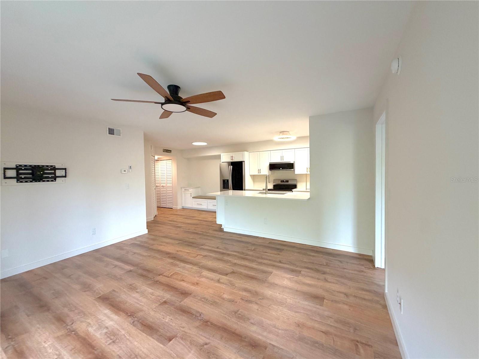 2067 HUNTERS GLEN DR #312 — photo 11