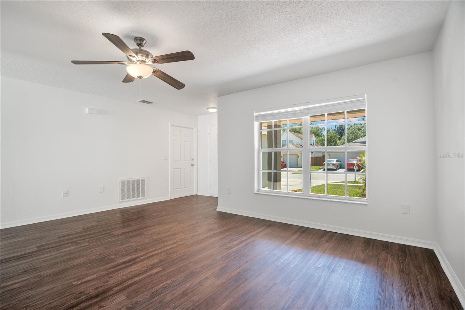 10225 SUMMERVIEW CIR — photo 6