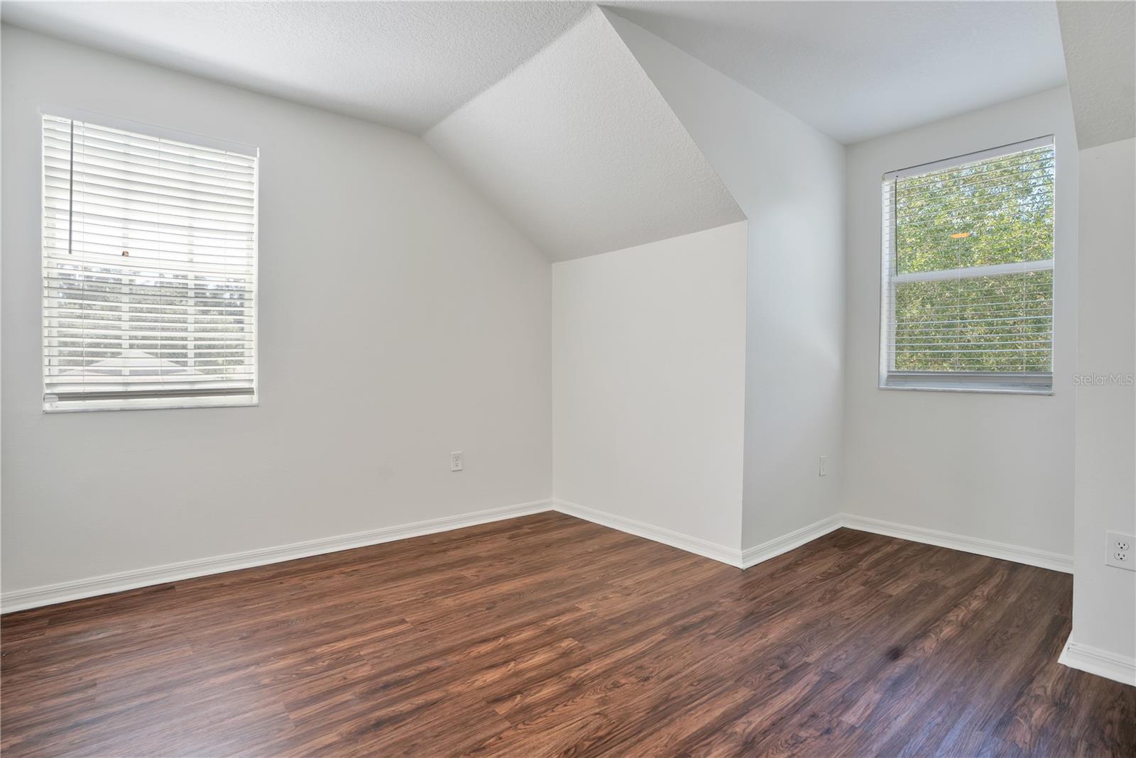 10225 SUMMERVIEW CIR — photo 18