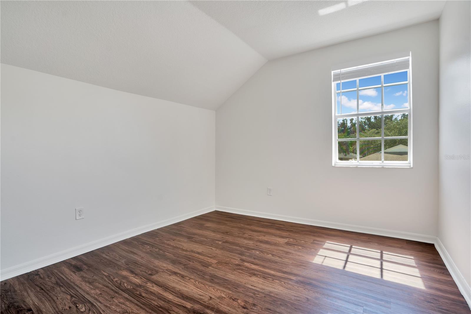 10225 SUMMERVIEW CIR — photo 17