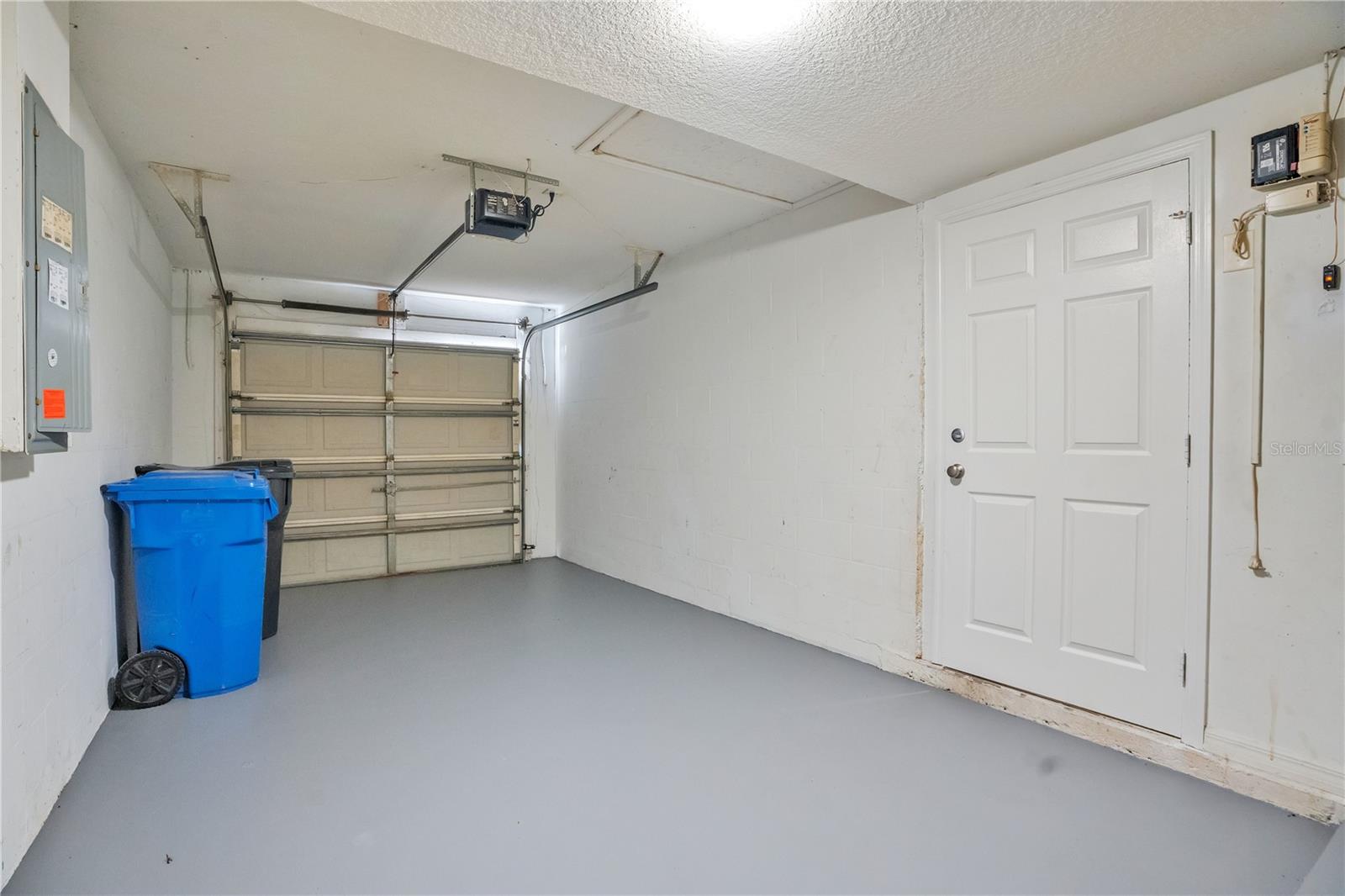 10225 SUMMERVIEW CIR — photo 20