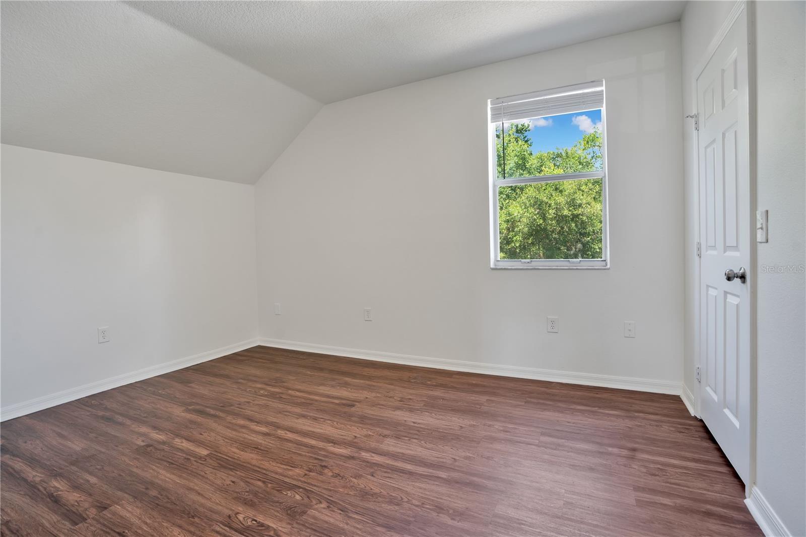 10225 SUMMERVIEW CIR — photo 14