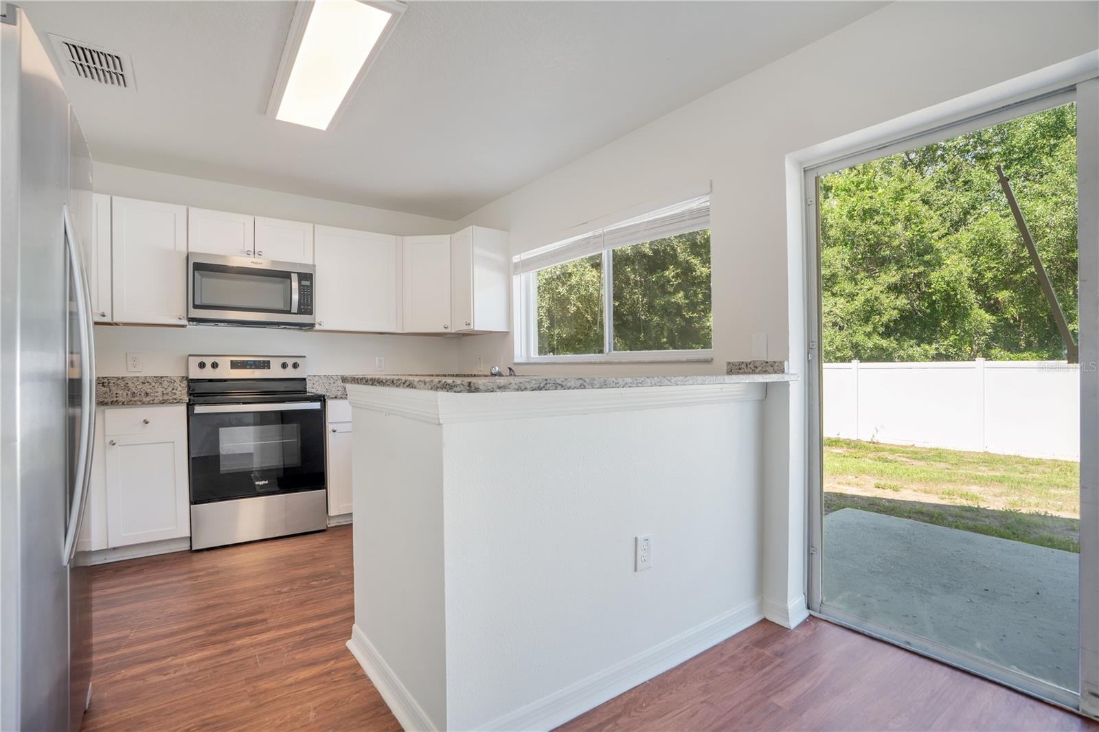 10225 SUMMERVIEW CIR — photo 2