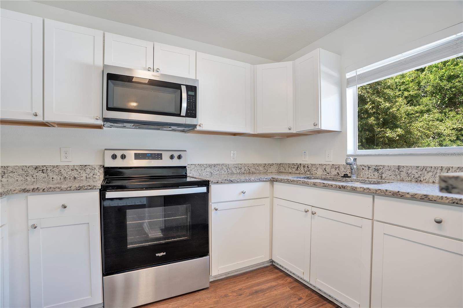 10225 SUMMERVIEW CIR — photo 3